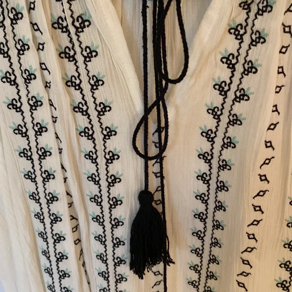 Embroidered Tank - Picture 3 of 3